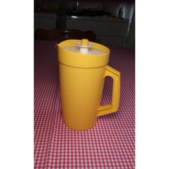 Vintage Yellow Tupperware Pitcher #874-14 With Lid Made in USA Estate Find - Picture 7 of 12